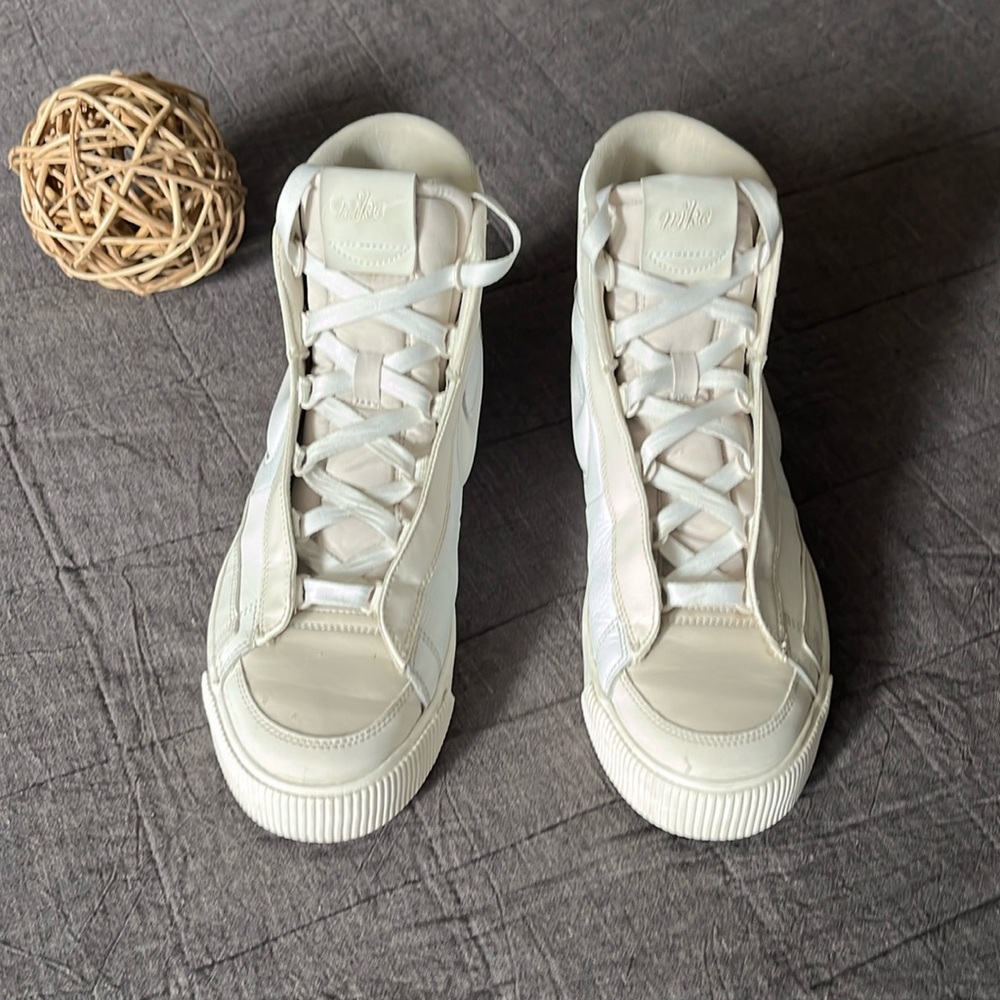 Women's White High-Top Sneakers.  Nike Blazer Mid Victory 9.5